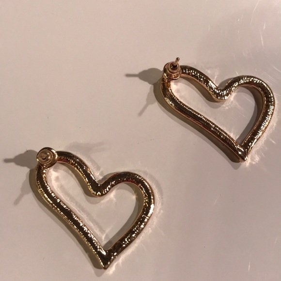 🌸💖PRETTY HEART SHAPED PIERCED EARRINGS💖🌸 - Picture 6 of 8